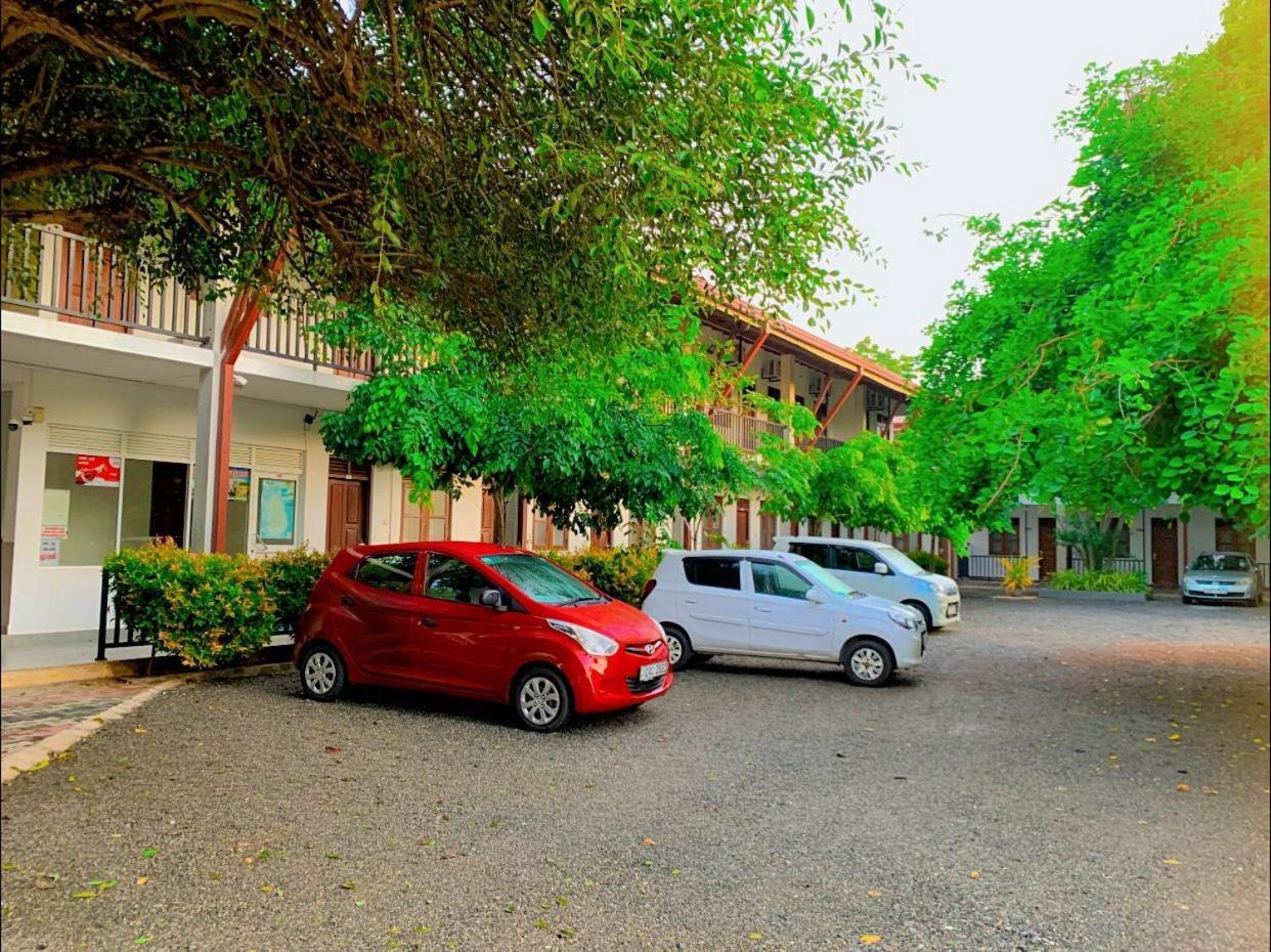 Ud Garden Hotel Kataragama Extérieur photo