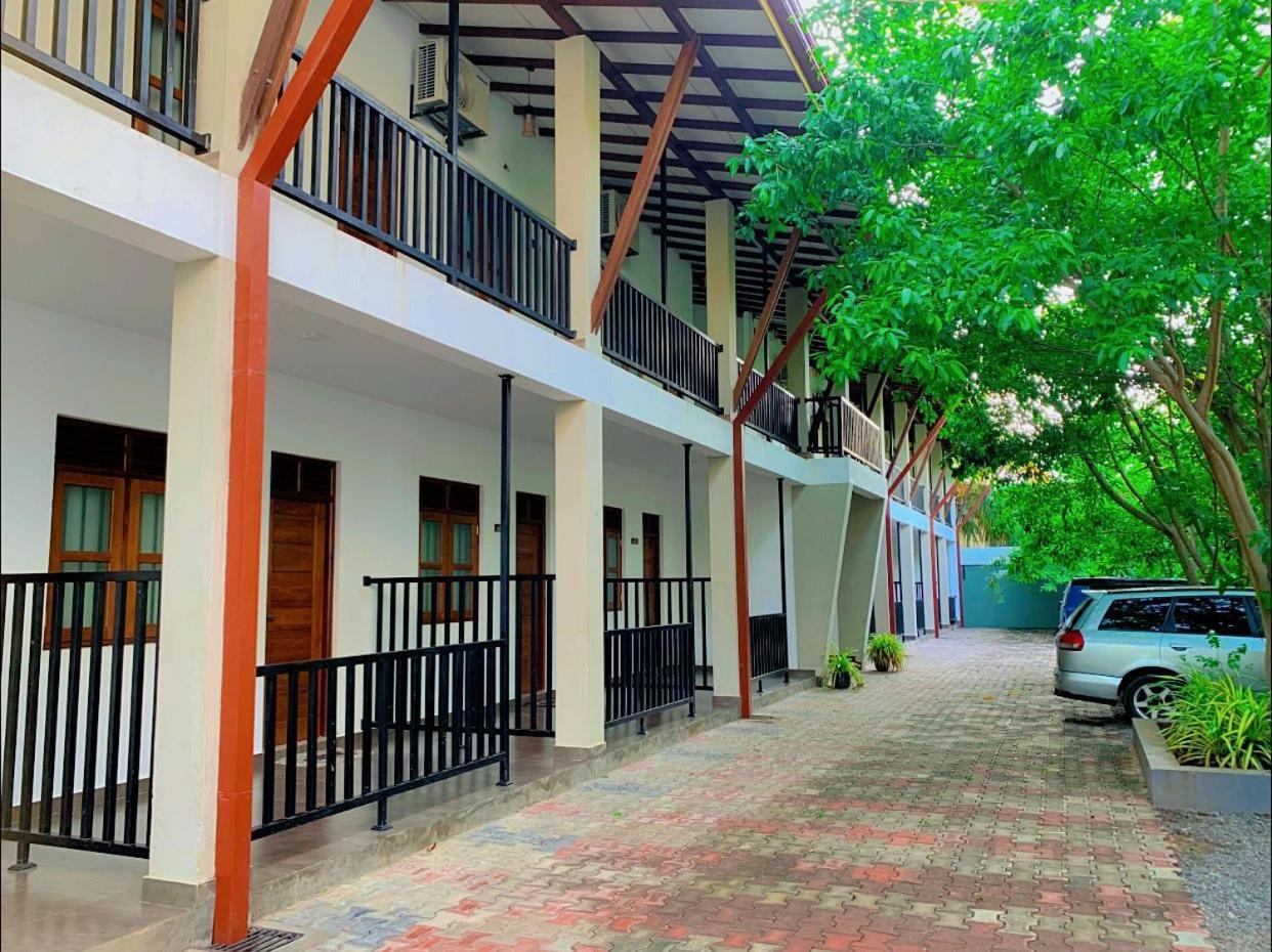 Ud Garden Hotel Kataragama Extérieur photo