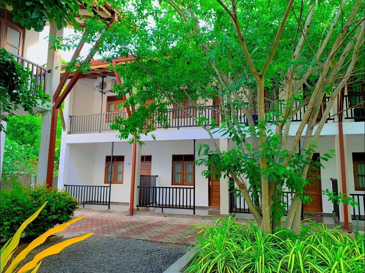 Ud Garden Hotel Kataragama Extérieur photo