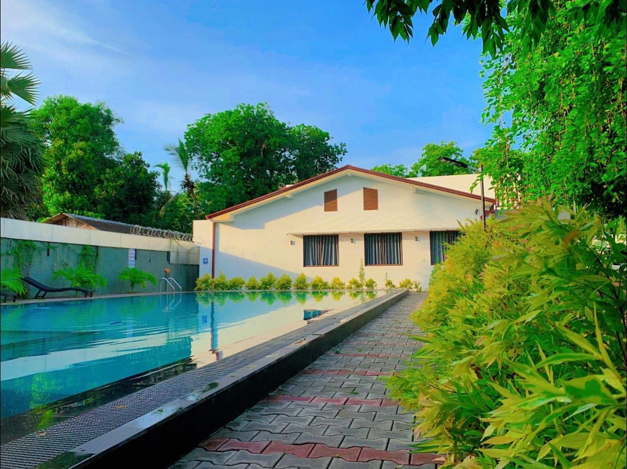 Ud Garden Hotel Kataragama Extérieur photo