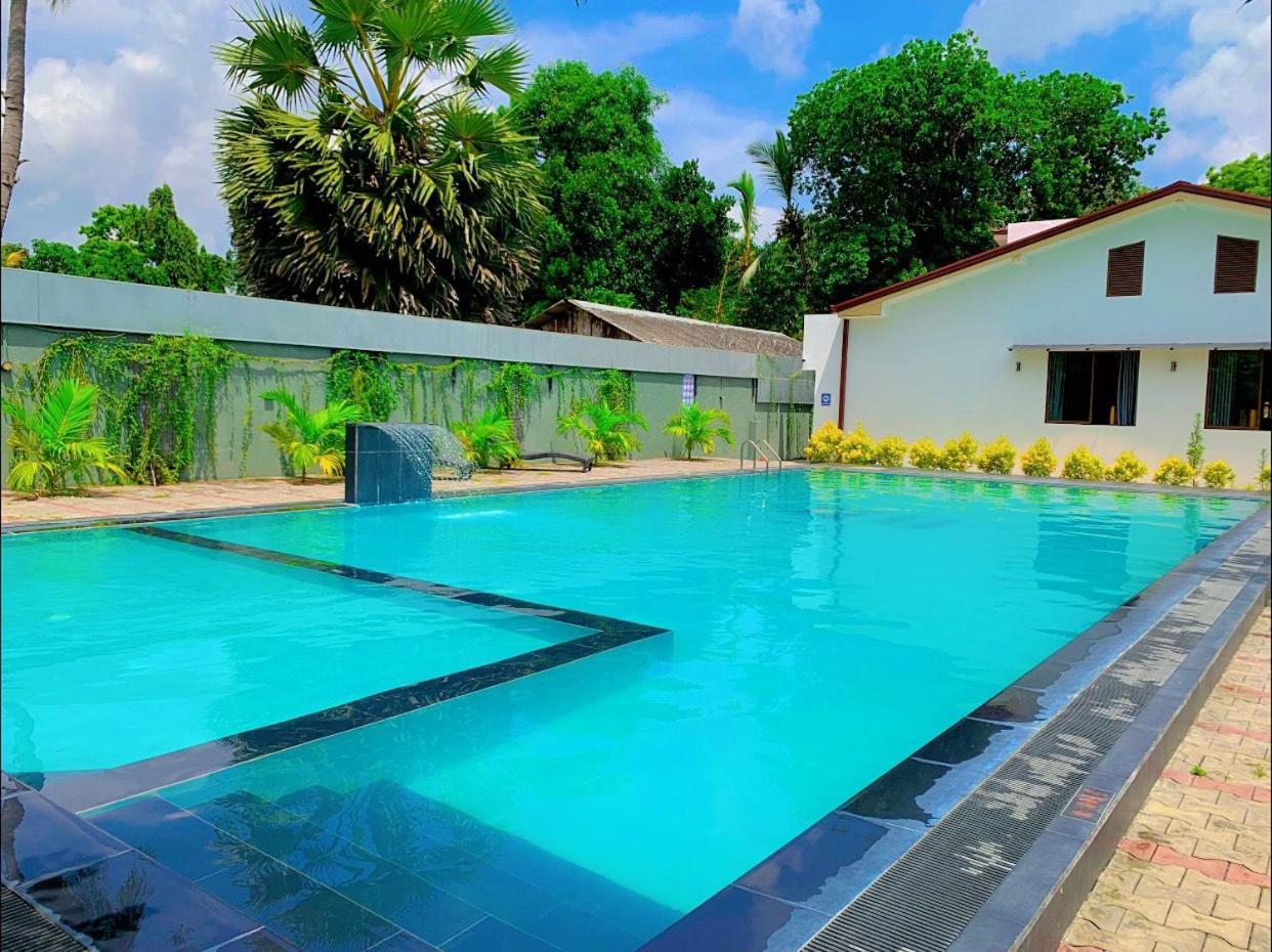 Ud Garden Hotel Kataragama Extérieur photo