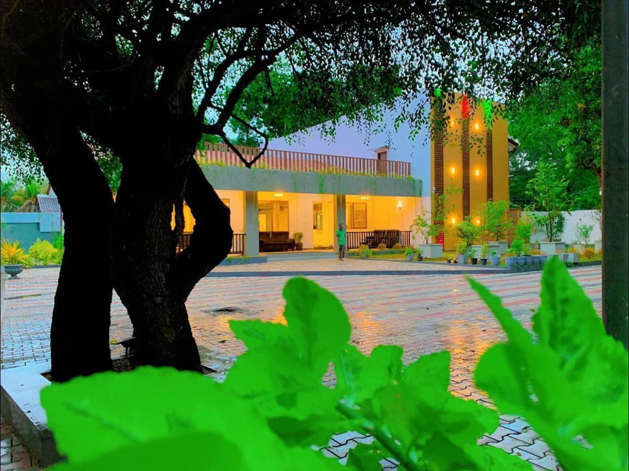 Ud Garden Hotel Kataragama Extérieur photo