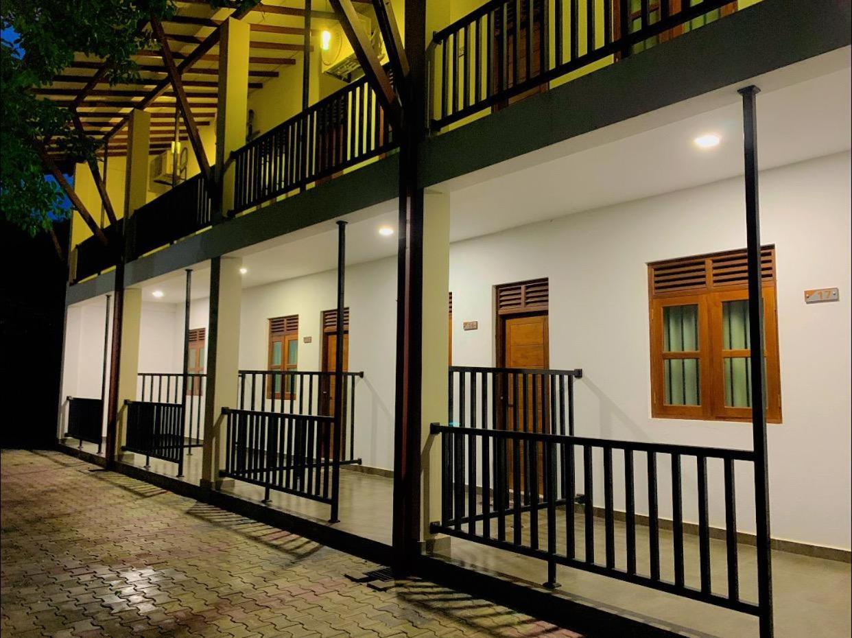 Ud Garden Hotel Kataragama Extérieur photo