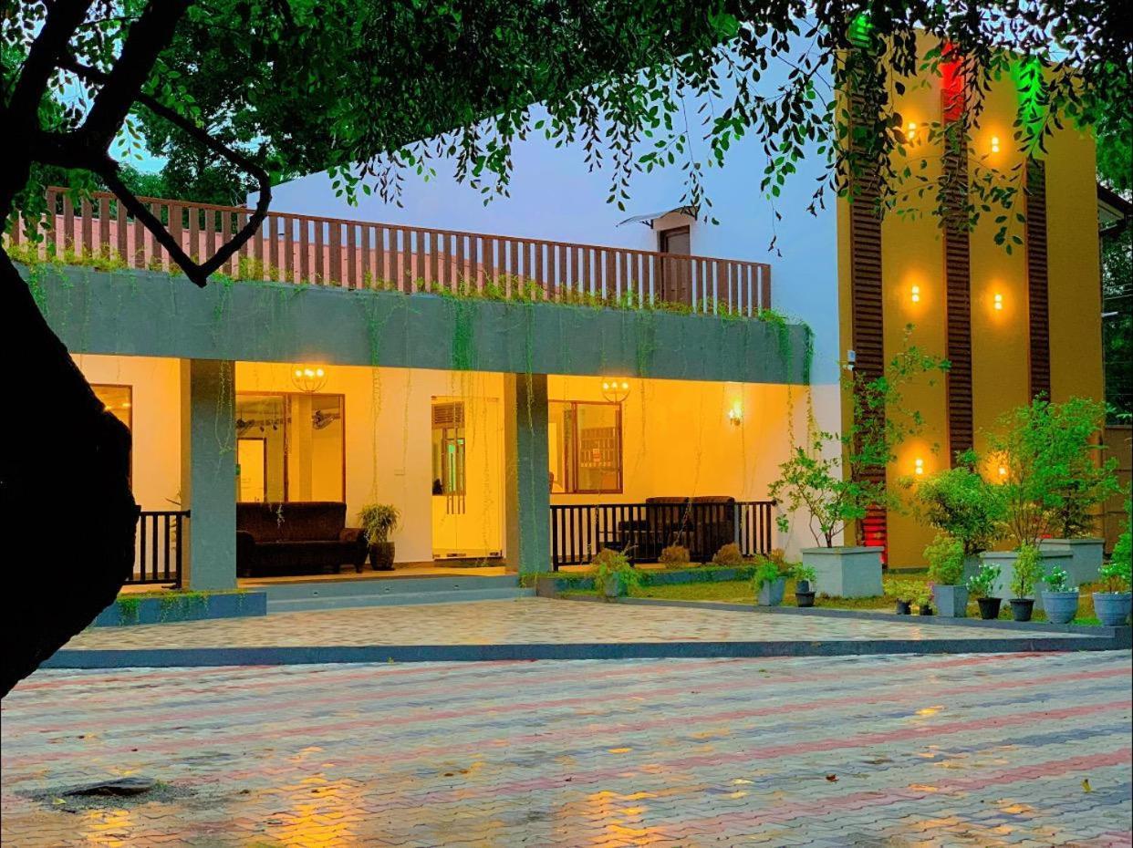 Ud Garden Hotel Kataragama Extérieur photo