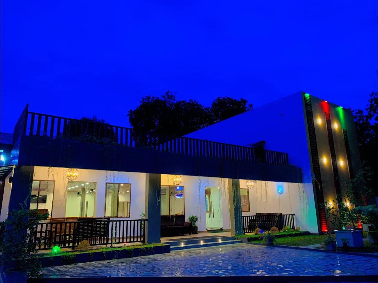 Ud Garden Hotel Kataragama Extérieur photo