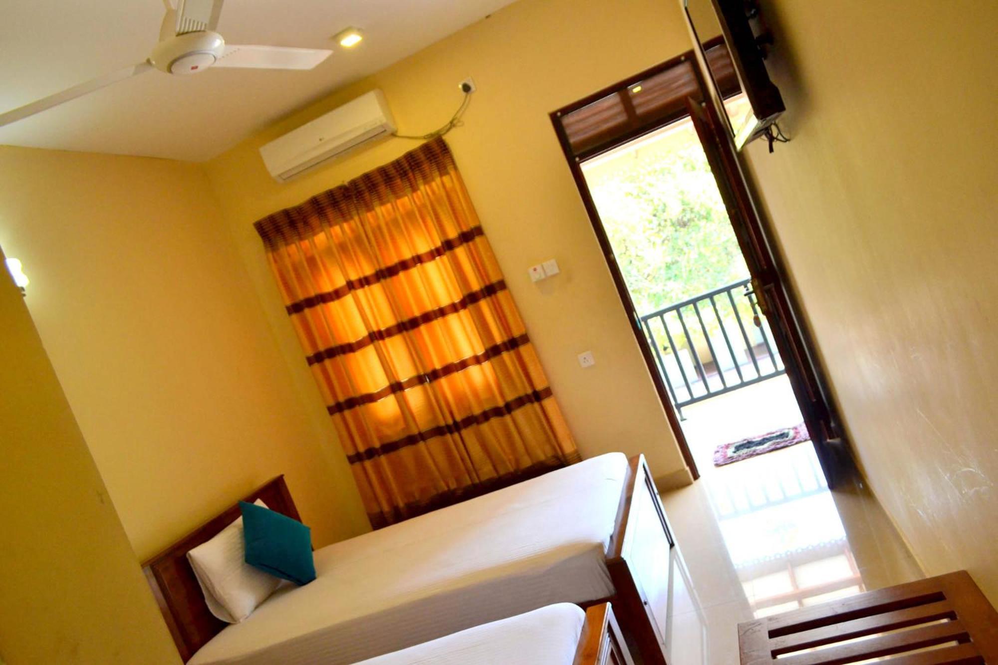 Ud Garden Hotel Kataragama Extérieur photo