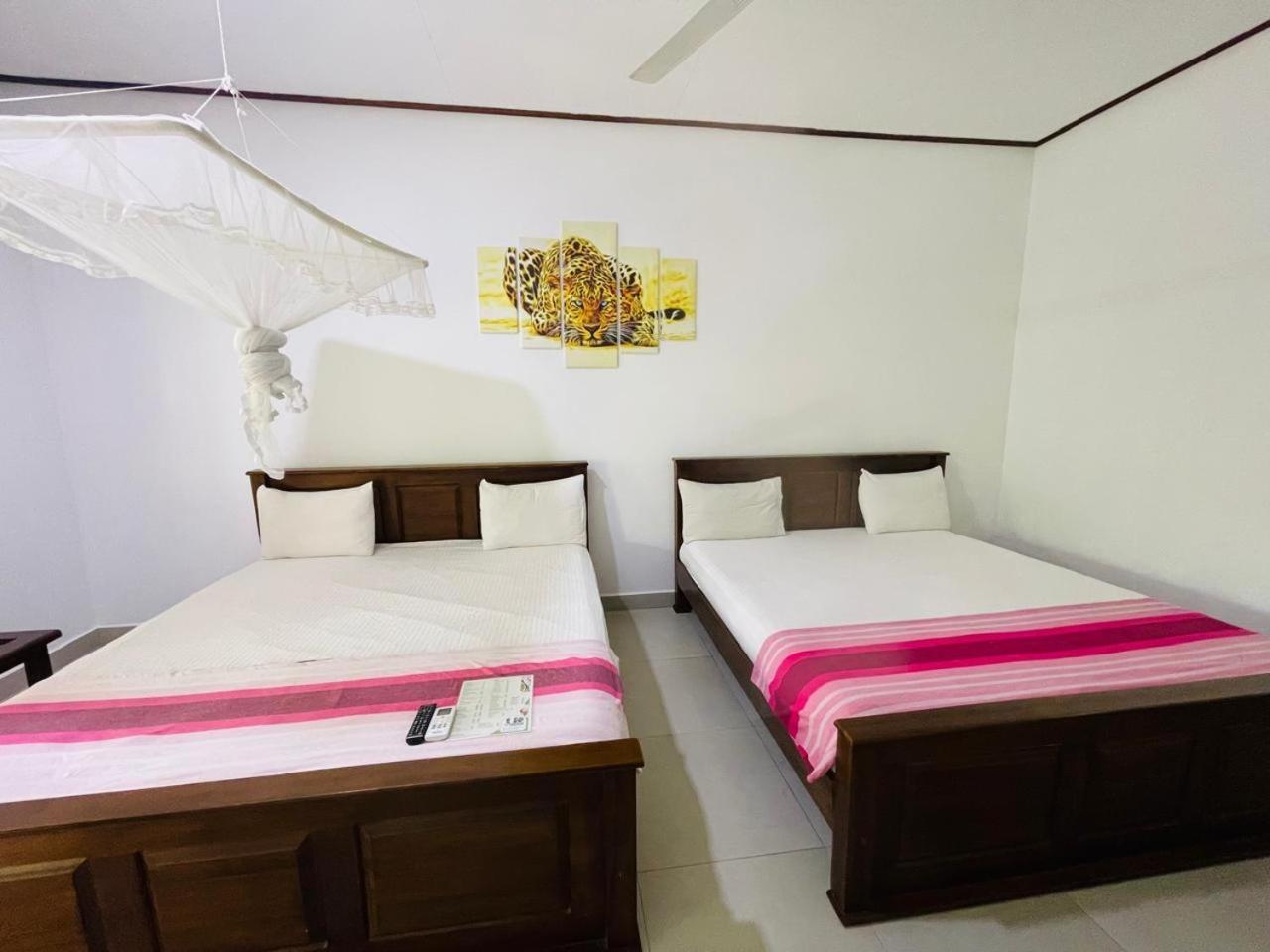 Ud Garden Hotel Kataragama Extérieur photo