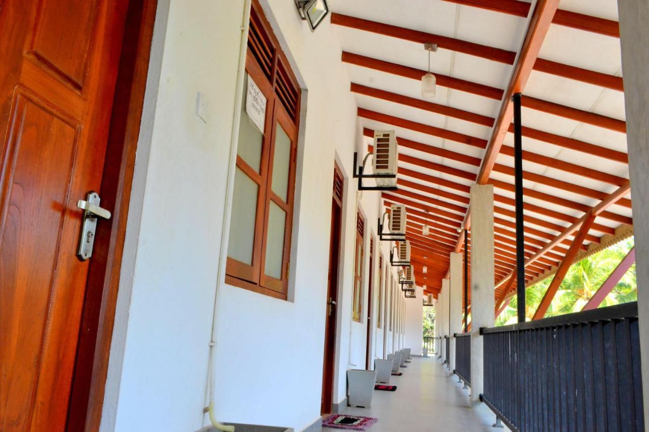 Ud Garden Hotel Kataragama Extérieur photo
